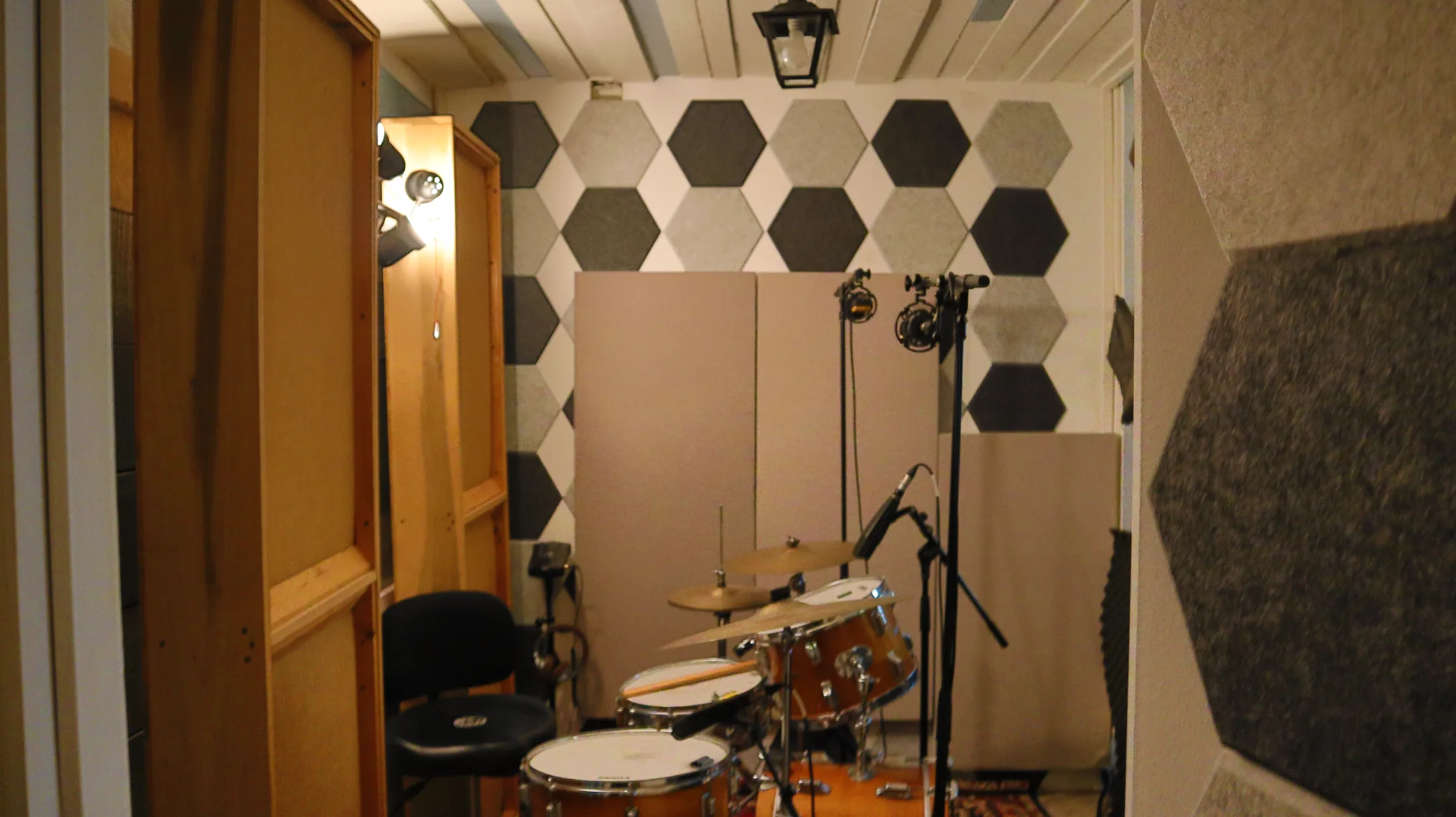 Drum setup in an acoustically treated room